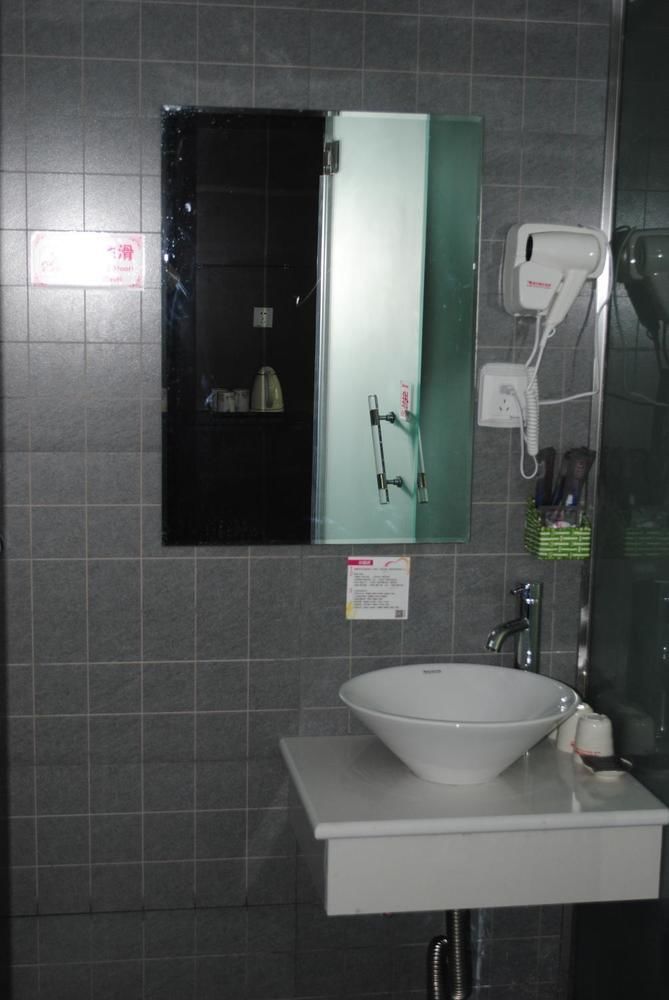 City Garden Hotel Csining Kültér fotó