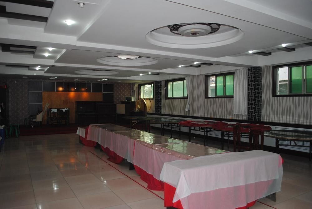 City Garden Hotel Csining Kültér fotó