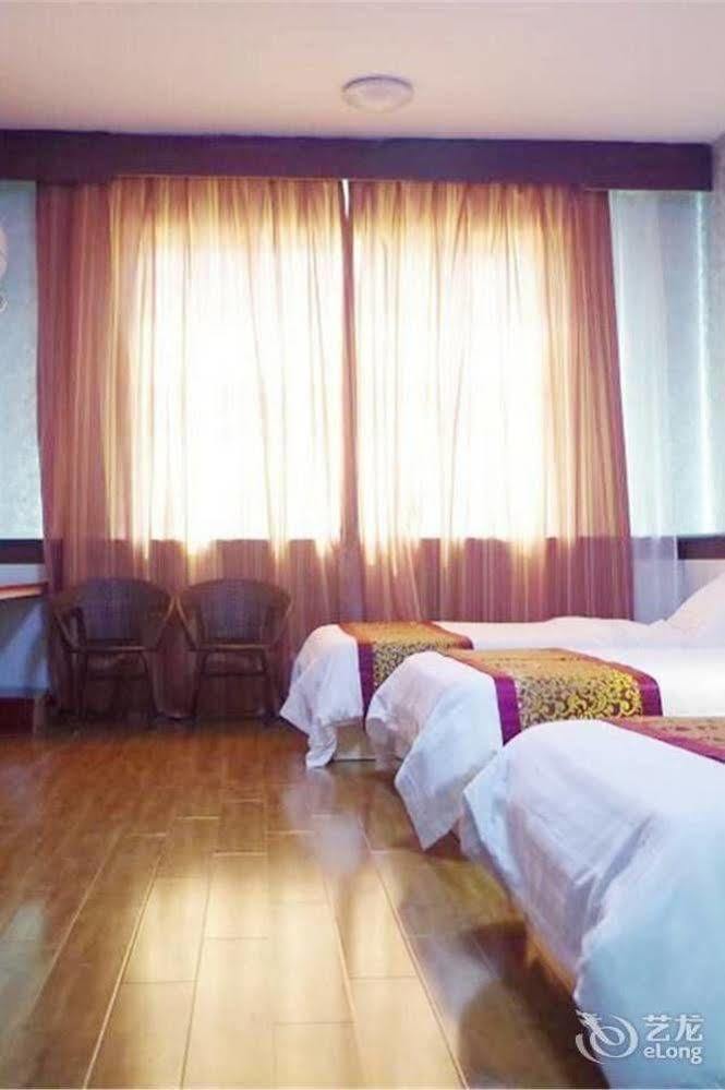City Garden Hotel Csining Kültér fotó